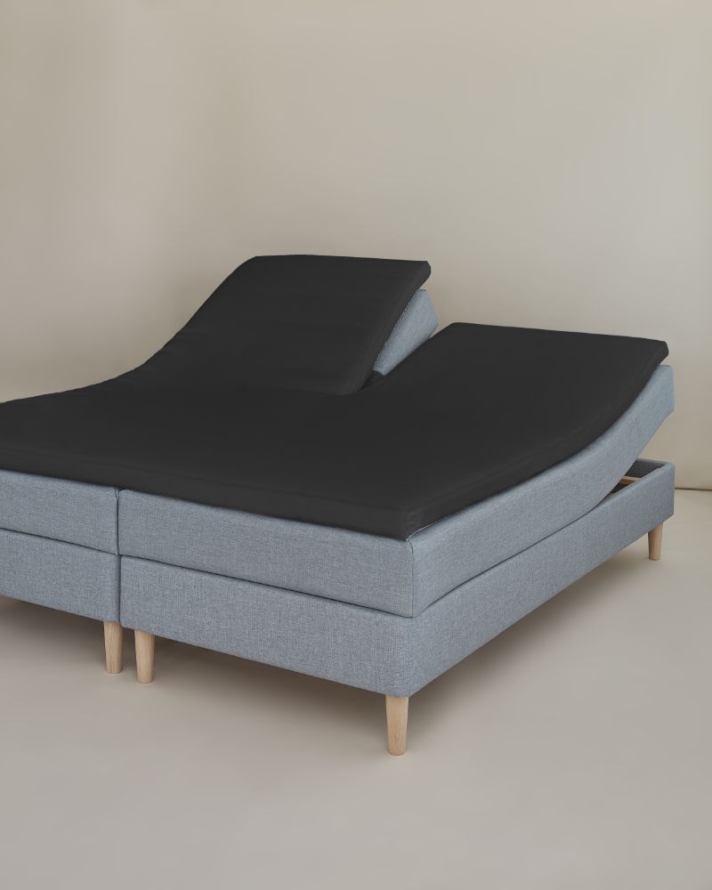 Cphliving Split  -kuvertlagen Passer Til Topmadras Med Kun   Slids   Hoved Enden Elevationslagen-210x210-sort 08-11