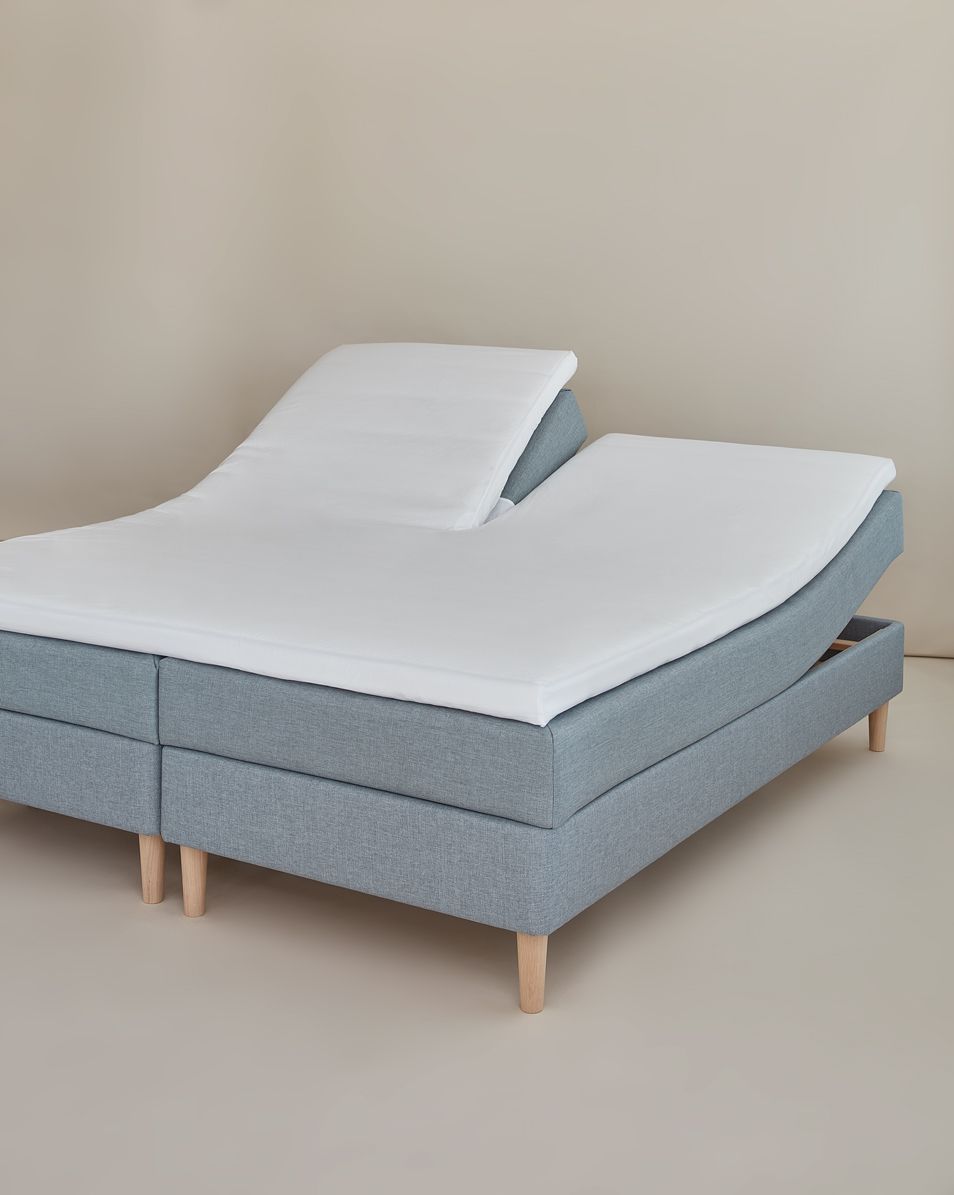 Cphliving Split  -kuvertlagen Passer Til Topmadras Med Kun   Slids   Hoved Enden Elevationslagen-210x210-hvid 01-11